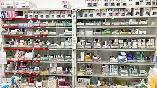 堀内調剤薬局の薬棚