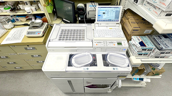 薬局トモズ京王リトナードつつじヶ丘店の調剤器具