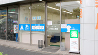 ニック狛江薬局の入口
