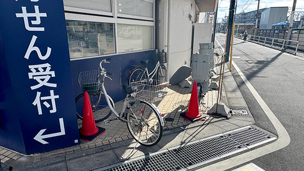 薬局トモズ清瀬店の駐輪場