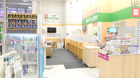 イオン薬局むさし村山店の入口