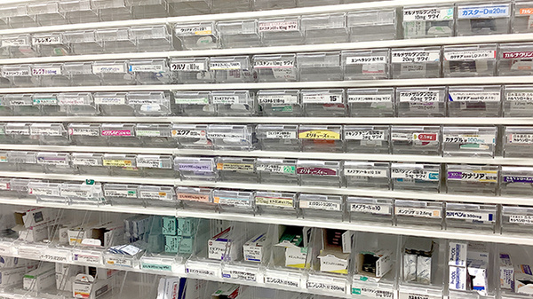 龍生堂薬局永山調剤店の薬棚