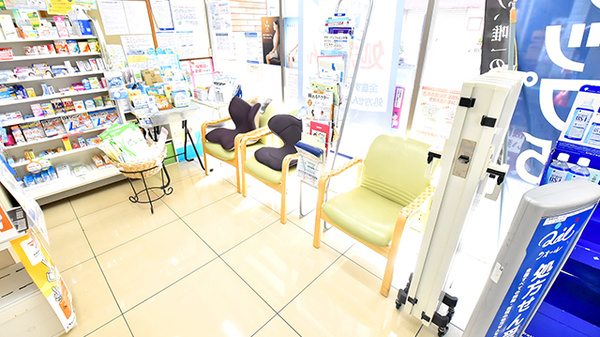 ナチュラルローソンクオール薬局九品仏小前店の待合スペース