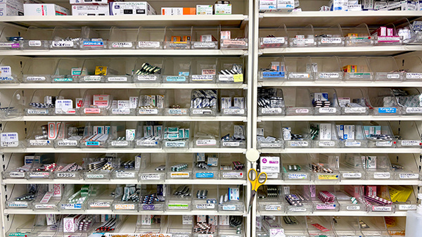 のぞみ薬局下末吉店の薬棚