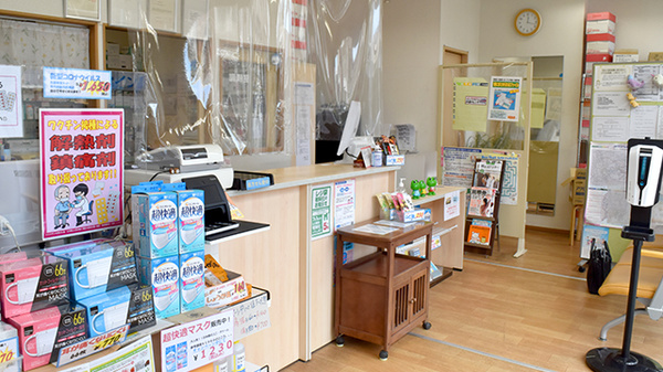 ウイン調剤薬局白楽店の受付/カウンター