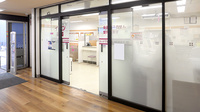 イオン薬局東神奈川店の入口