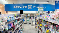 薬局トモズカトレヤプラザ伊勢佐木店の入口