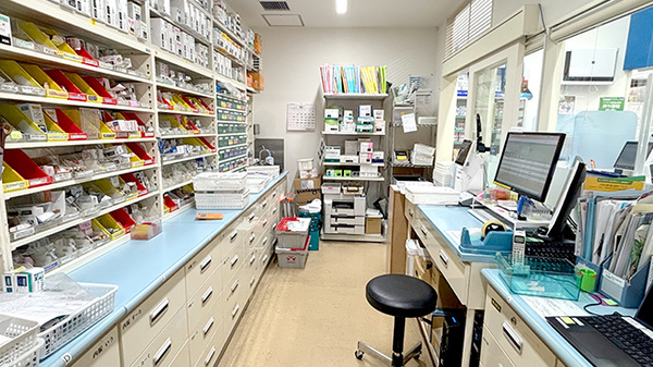 薬局トモズカトレヤプラザ伊勢佐木店の調剤室