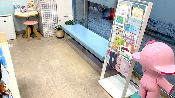 有限会社金丸薬局ビアレ店の待合スペース