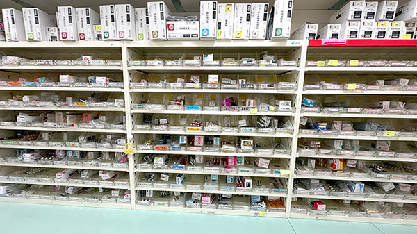 うさぎ薬局　大船店の薬棚