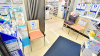 ローソンクオール薬局相模大野北口店の待合スペース