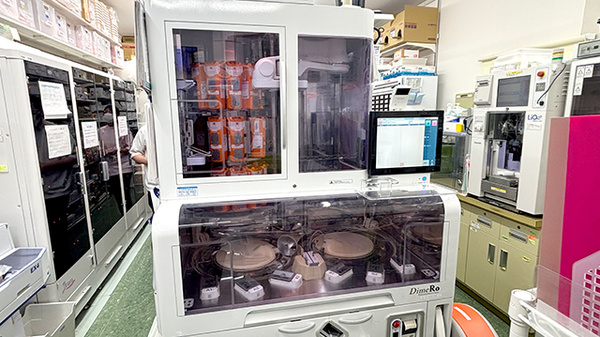薬局トモズ青葉台店の調剤器具