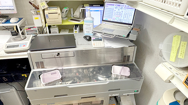 薬局トモズ青葉台東急スクエア店の調剤器具