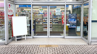 薬局トモズたまプラーザテラス店の入口