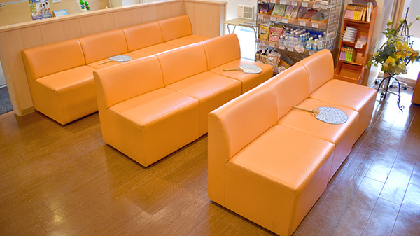 まごころ薬局市ヶ尾店の待合スペース