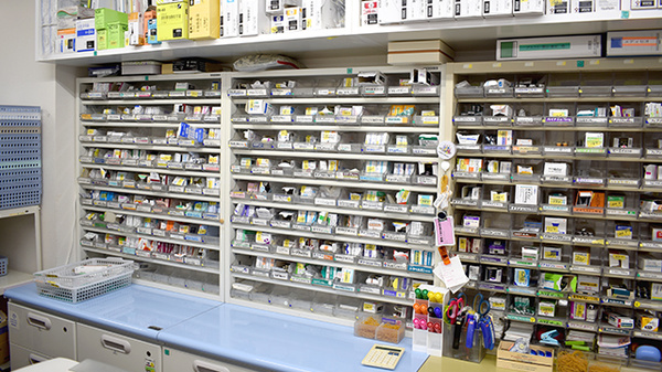 まごころ薬局市ヶ尾店の薬棚