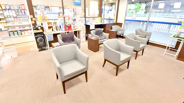 クオール薬局センター南店の待合スペース