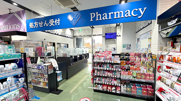 薬局トモズラゾーナ川崎店の入口