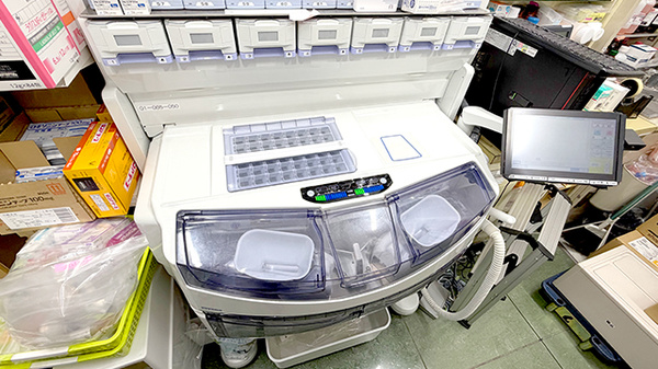 薬局トモズラゾーナ川崎店の調剤器具