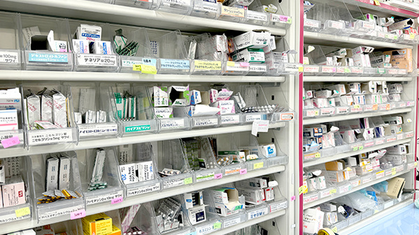 アクア薬局新丸子店の薬棚