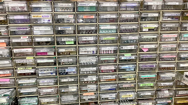 あおば薬局　梶ヶ谷店の薬棚