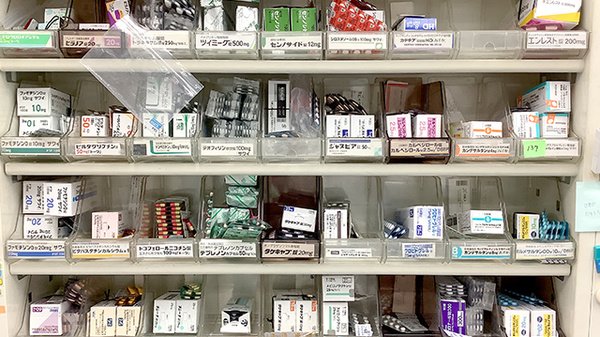 大信薬局　宮前店の薬棚