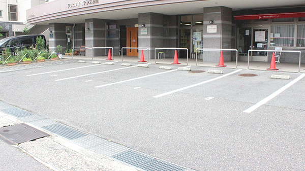 サルビア調剤薬局の駐車場