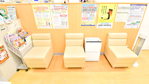 イオン薬局新潟西店の待合スペース