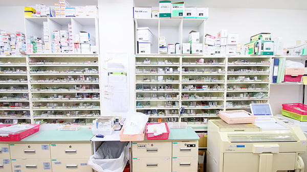 トリム薬局 白根大通店の薬棚