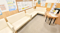 イオン薬局新潟青山店の待合スペース