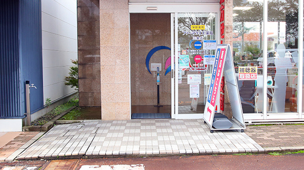 ファーマライズ薬局　三条店の入口