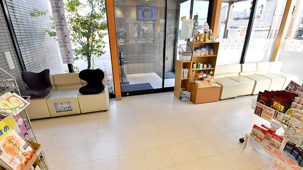 トリム薬局 新発田西店の待合スペース
