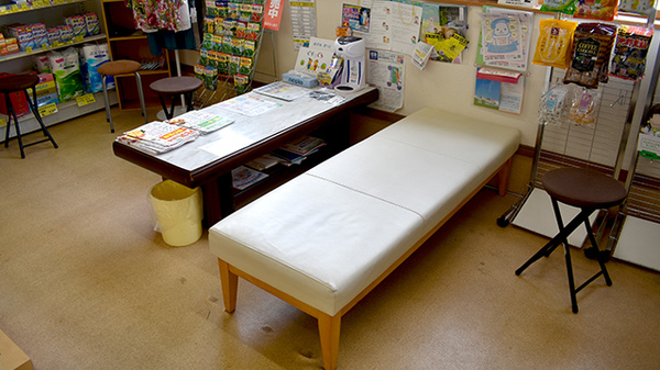 すがいやっきょく上海府店の待合スペース