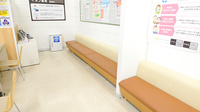 イオン薬局高岡南店の待合スペース