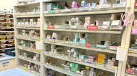 チューリップ二塚薬局の薬棚