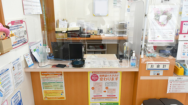 スギひかり薬局四屋店の受付/カウンター