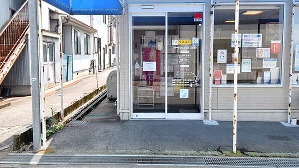 ファーマライズ薬局　魚津店の入口