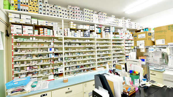 ファーマライズ薬局　魚津店の薬棚