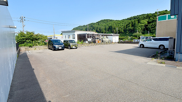 ファーマライズ薬局 氷見店の駐車場