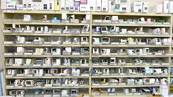 スギひかり薬局海老江店の薬棚