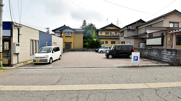 ファーマライズ薬局　南砺店の駐車場