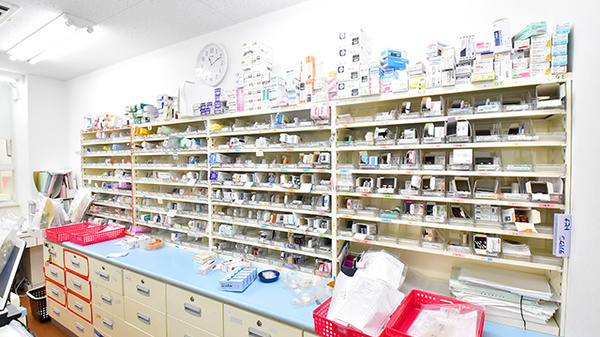 ファーマライズ薬局 平和町店の薬棚