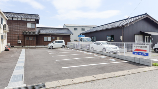 クオール能登町薬局の駐車場