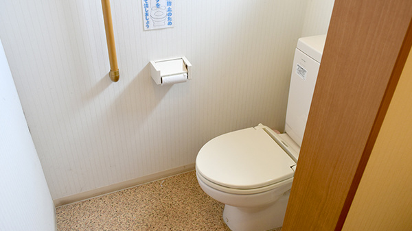 かほくまこと薬局のお手洗い