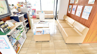 野々市ファーマライズ薬局の待合スペース