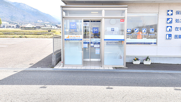 クオール薬局敦賀店の入口