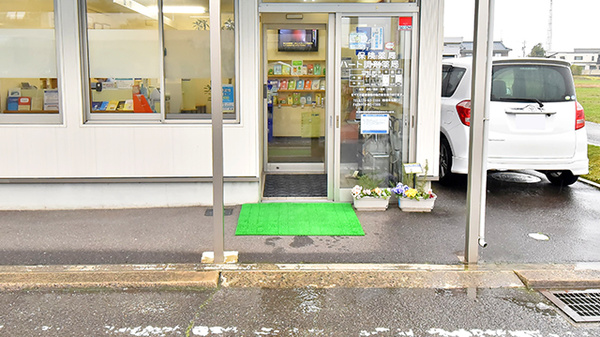 ハート調剤薬局平井店の入口