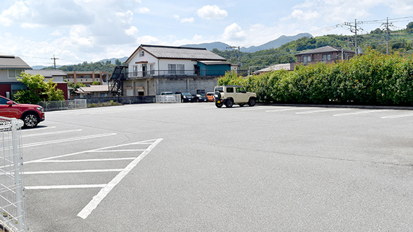クスリのサンロード薬局小原西店の駐車場