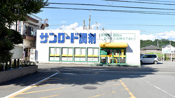 サンロード調剤韮崎市立病院前の外観