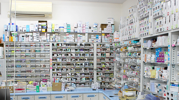 クスリのサンロード薬局忍野店の薬棚